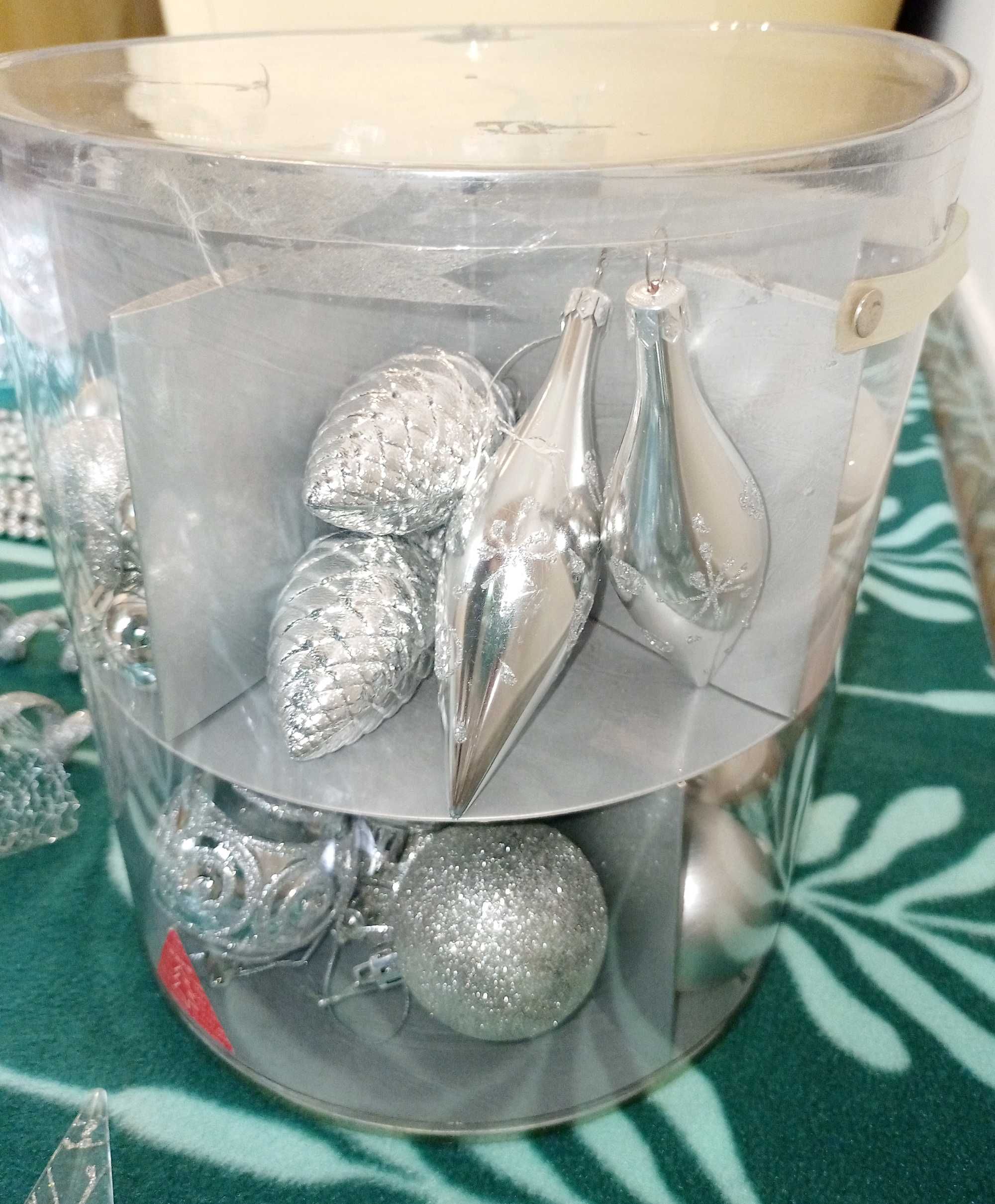 Enfeites de Natal Prateados
