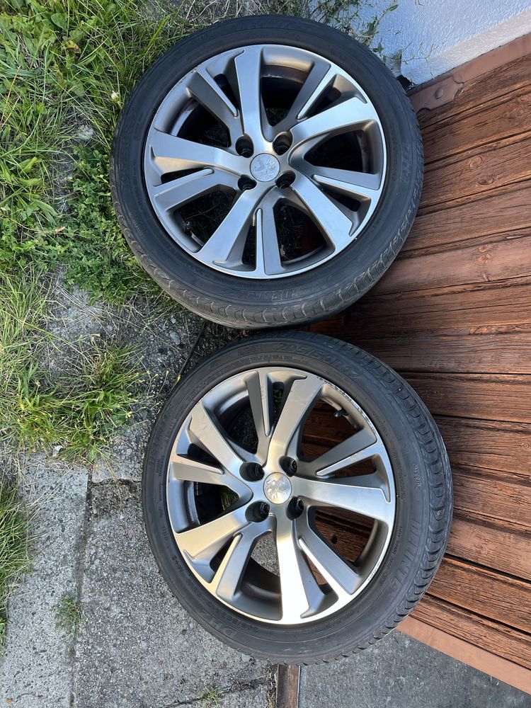 Alufelgi z Peugeot 2008, proste z sladami uzytkowania jak na zdjeciach