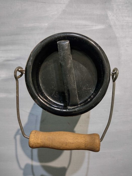 Stara kanka z pokrywką na mleko, 1 l, Emalia Olkusz, pamiątki PRL