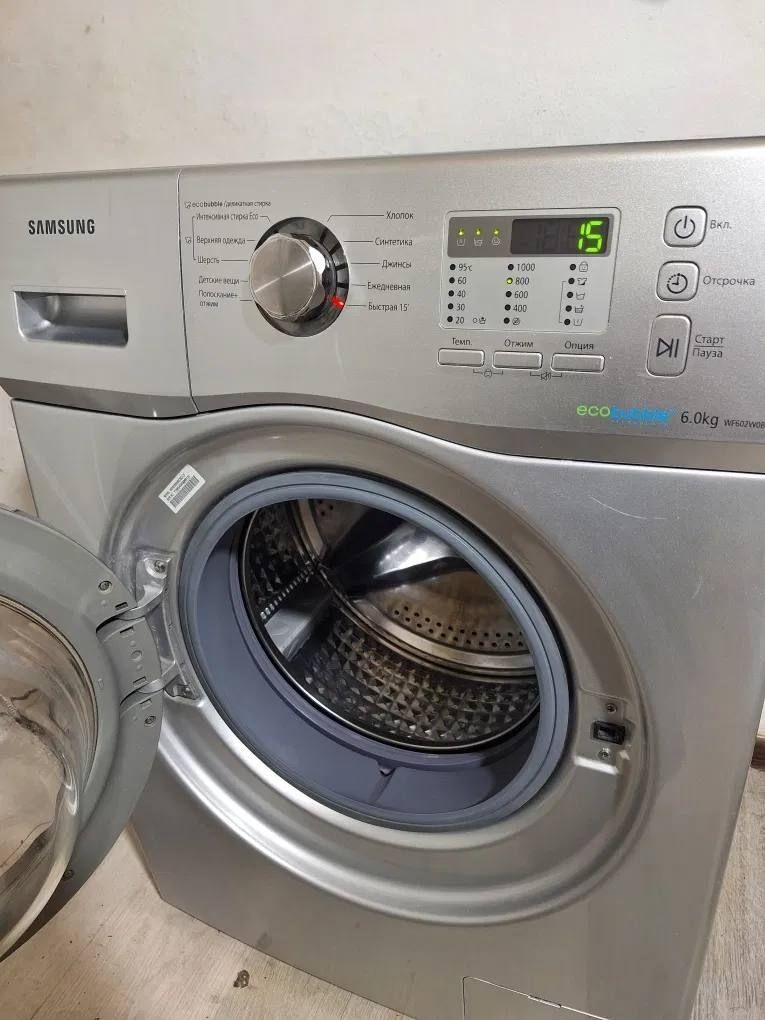 Пральна/стиральная машина Samsung WF60F4E3W2W