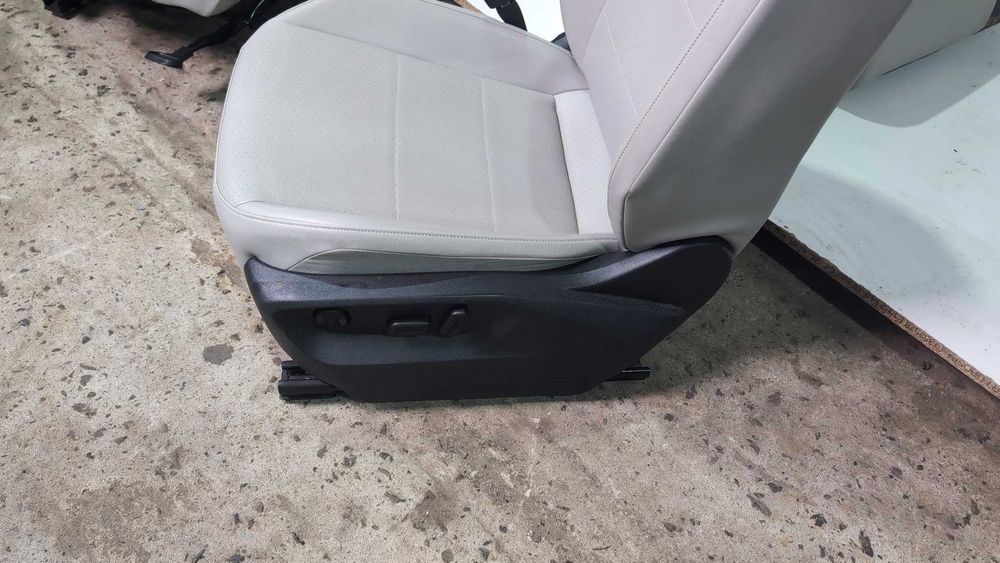 Комплект сидений с Volkswagen Tiguan 2018 (AD/BW) SE Кроссовер