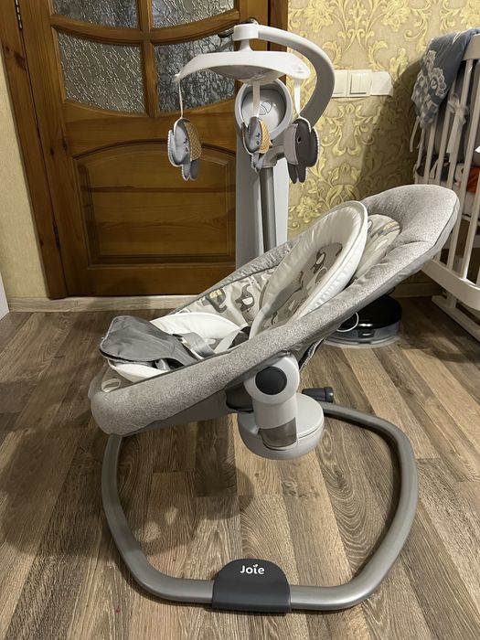 Заколисуючий центр, фірма Joie