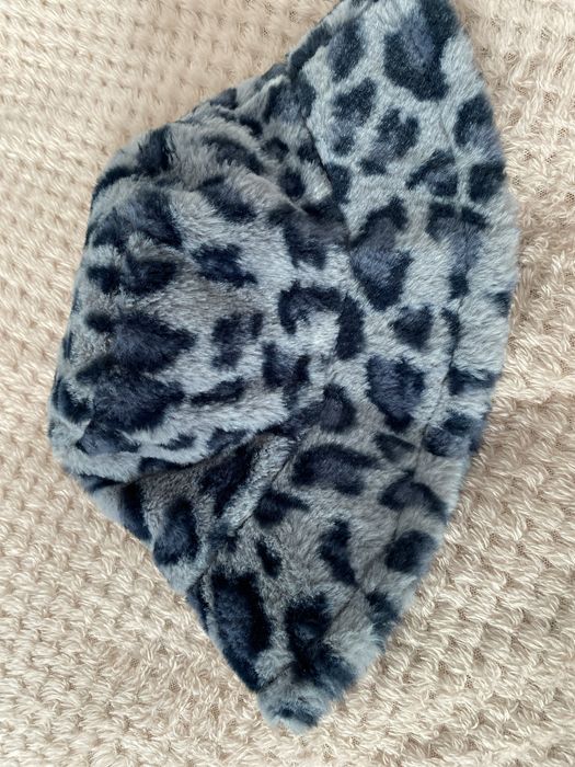 шляпа пухнаста зимня