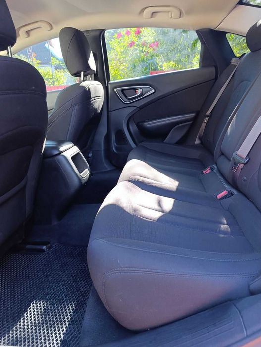 Авто  Chrysler 200