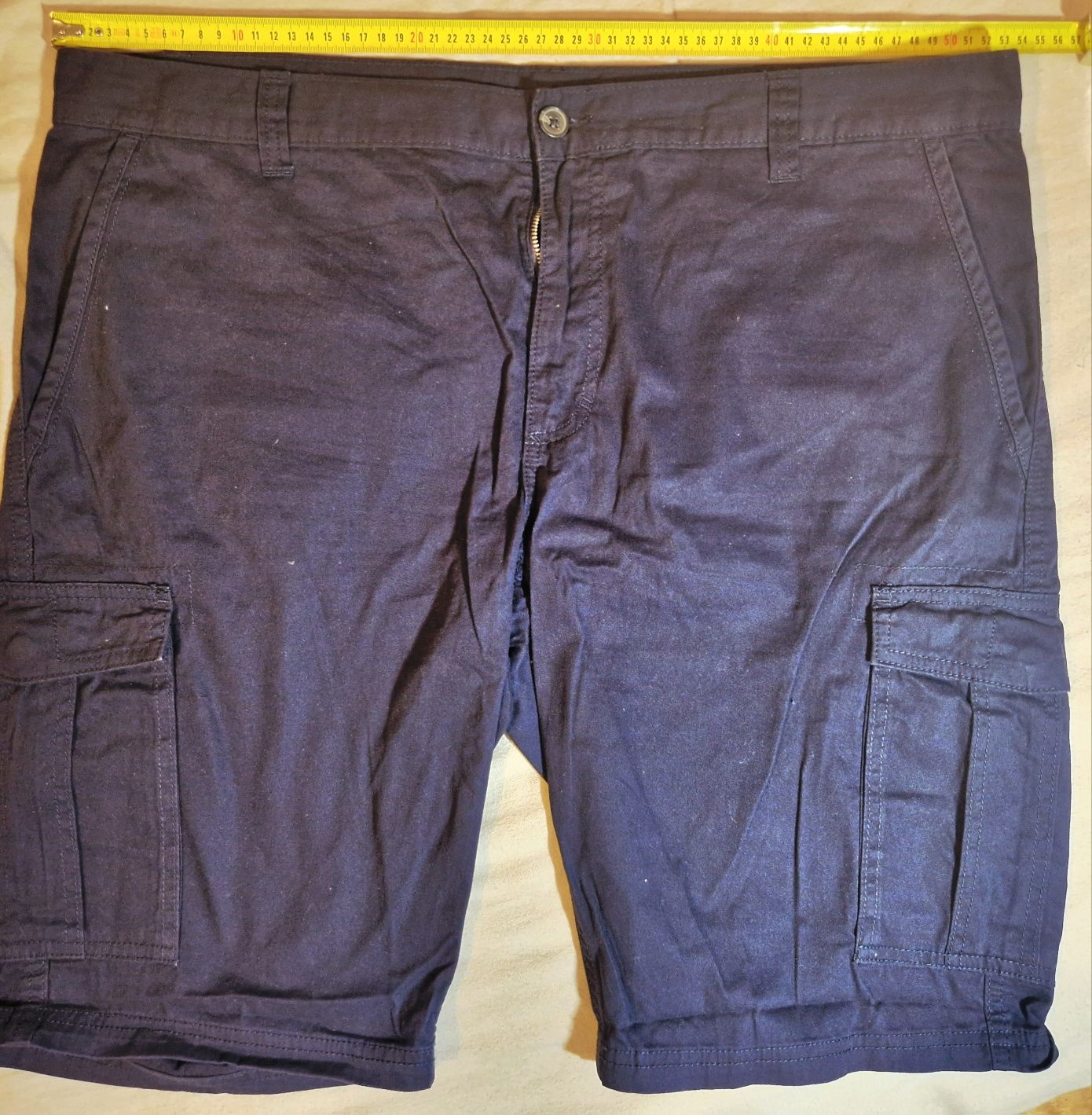 Bermudas  novas multibolsos xl
Tecido /sarja em azul escuro
N 48
N