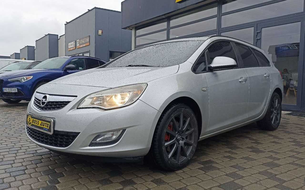 Opel Astra 2011 року