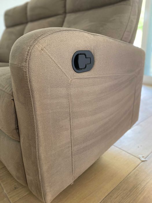 Sofá reclinável 3 lugares em excelente estado, conforto e qualidade.