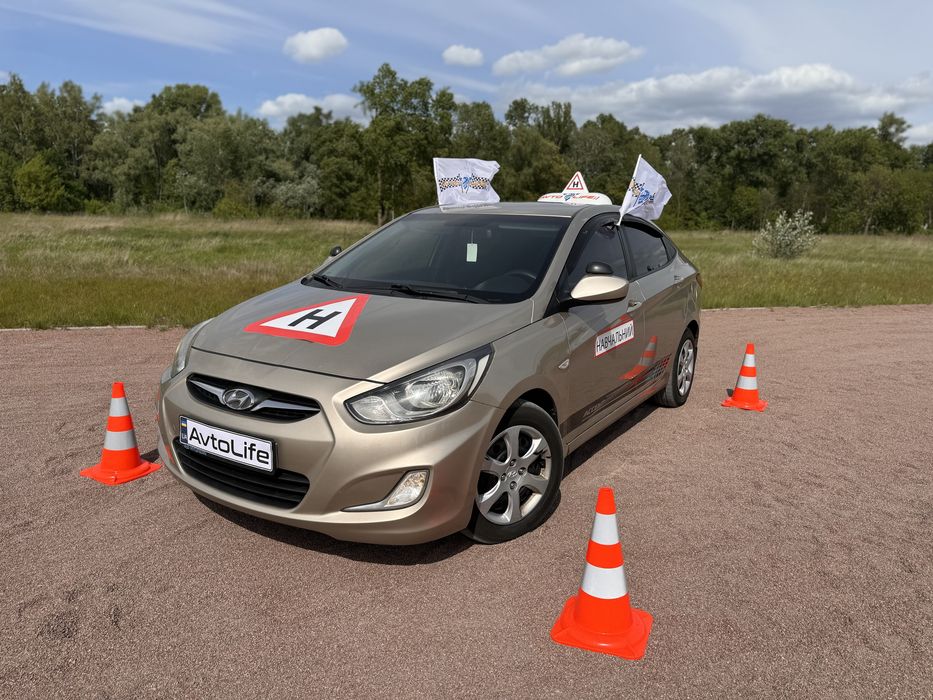 Приватний інструктор з водіння, Автоінструктор, Автошкола