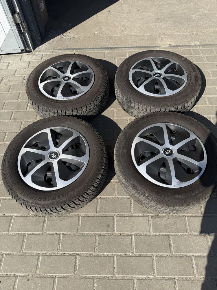 Opony zimowe GoodYear 195/65/15 prawie nowe