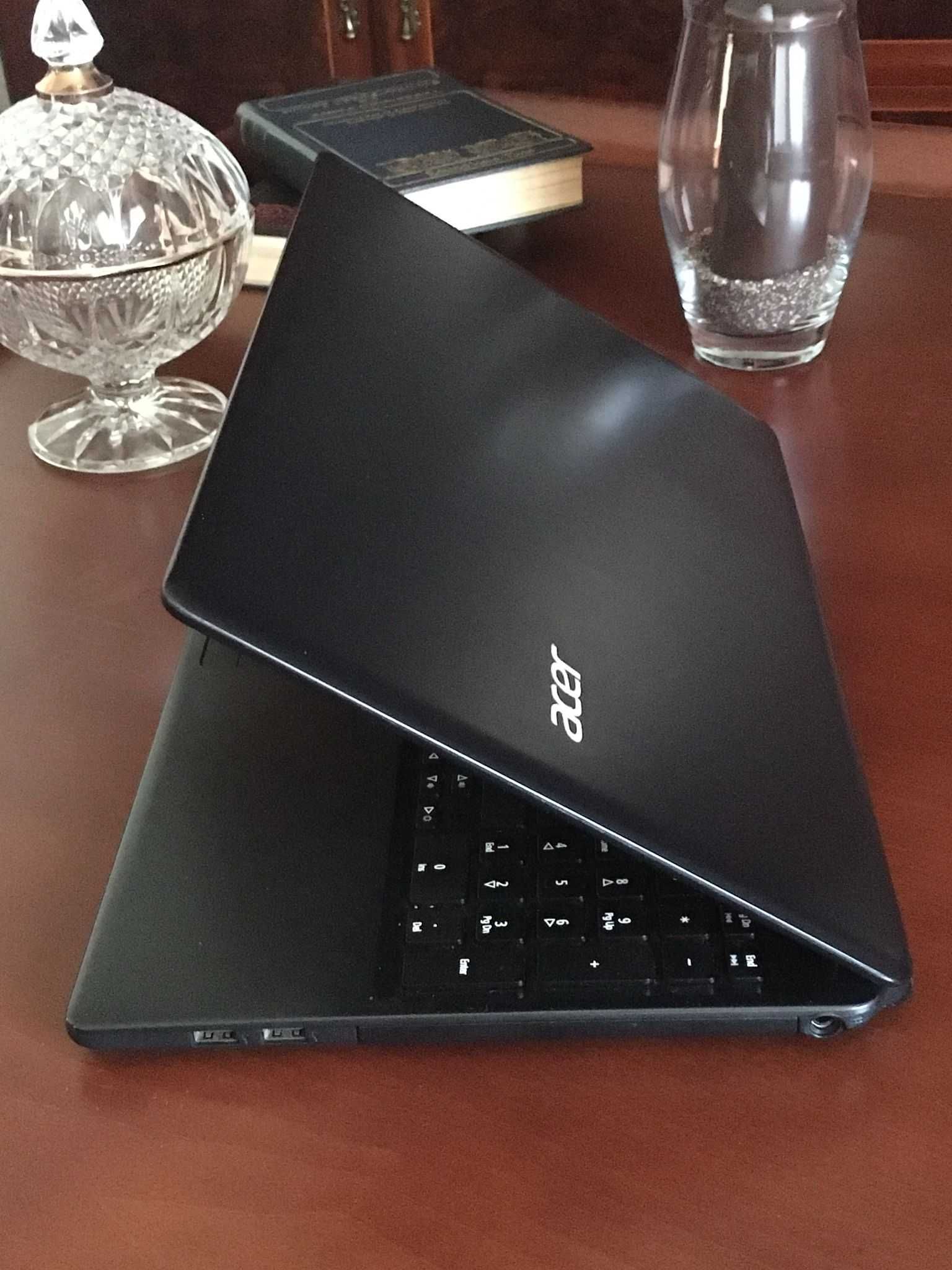 Acer E1-532 com carregador e bolsa