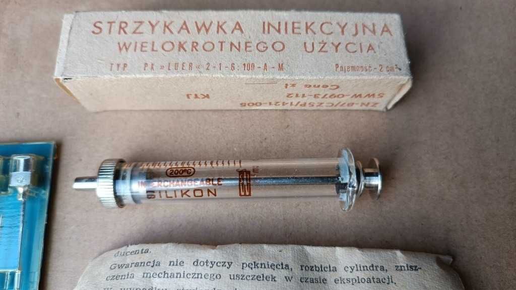 PRL Strzykawka szklana igły