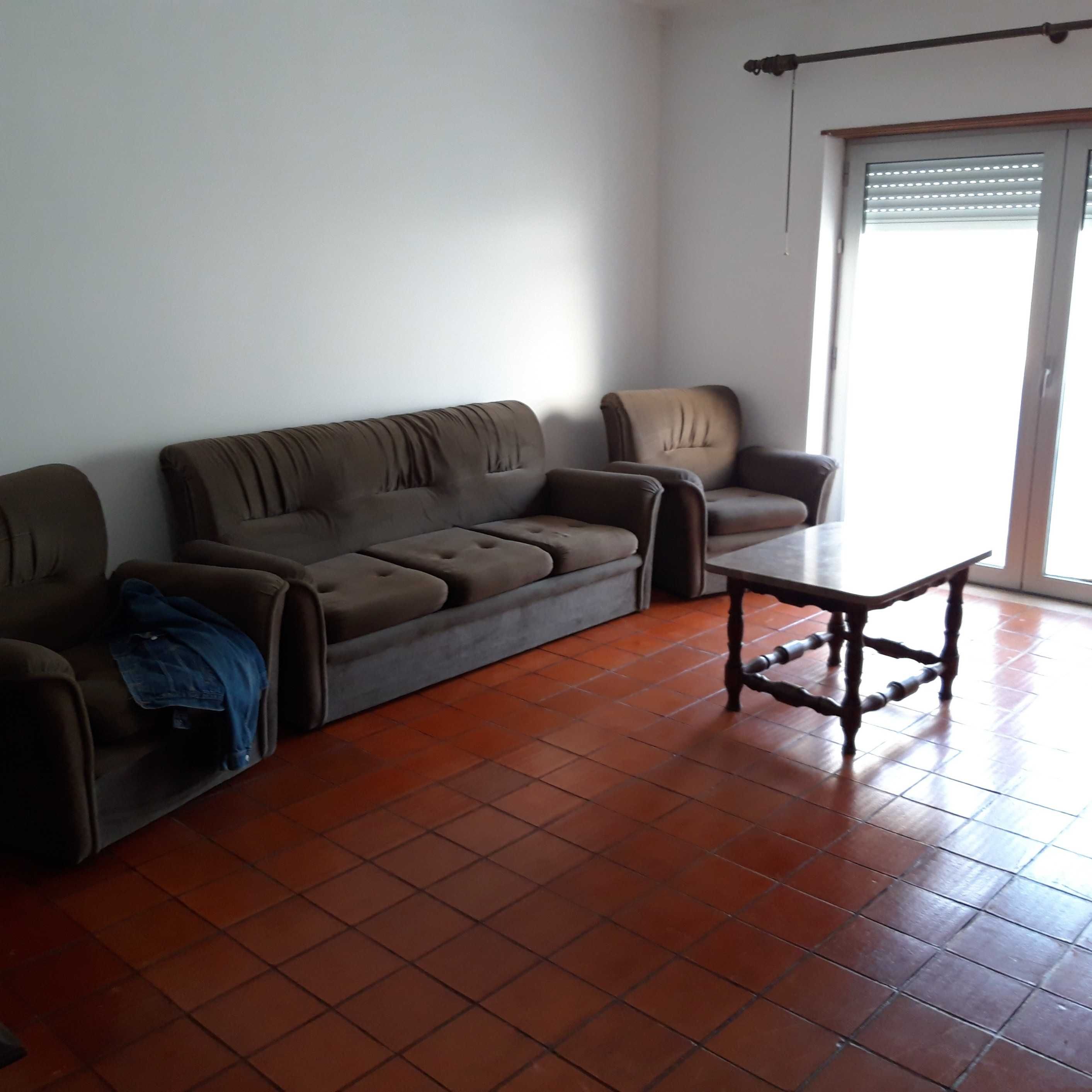 Apartamento T2 com garagem