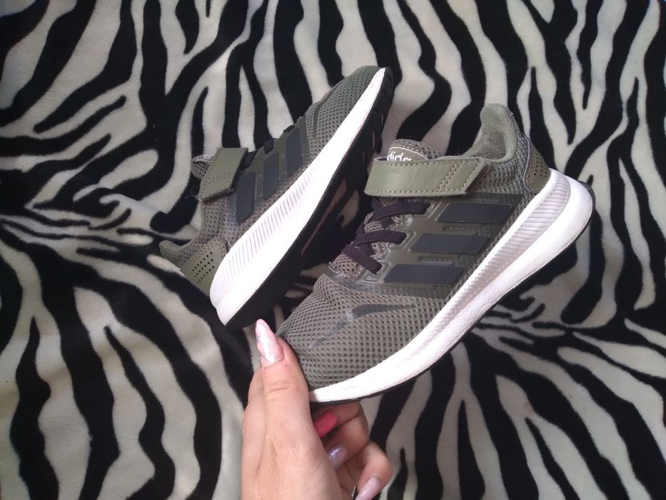 Oryginalne chłopięce buty adidas khaki rozmiar 31