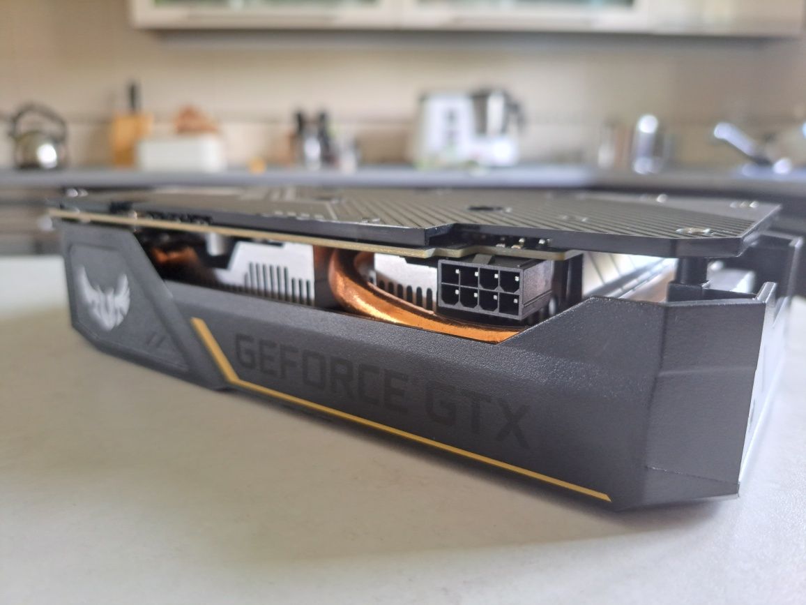Karta graficzna ASUS GTX 1660Ti 6GB VRAM, w dobrym stanie.