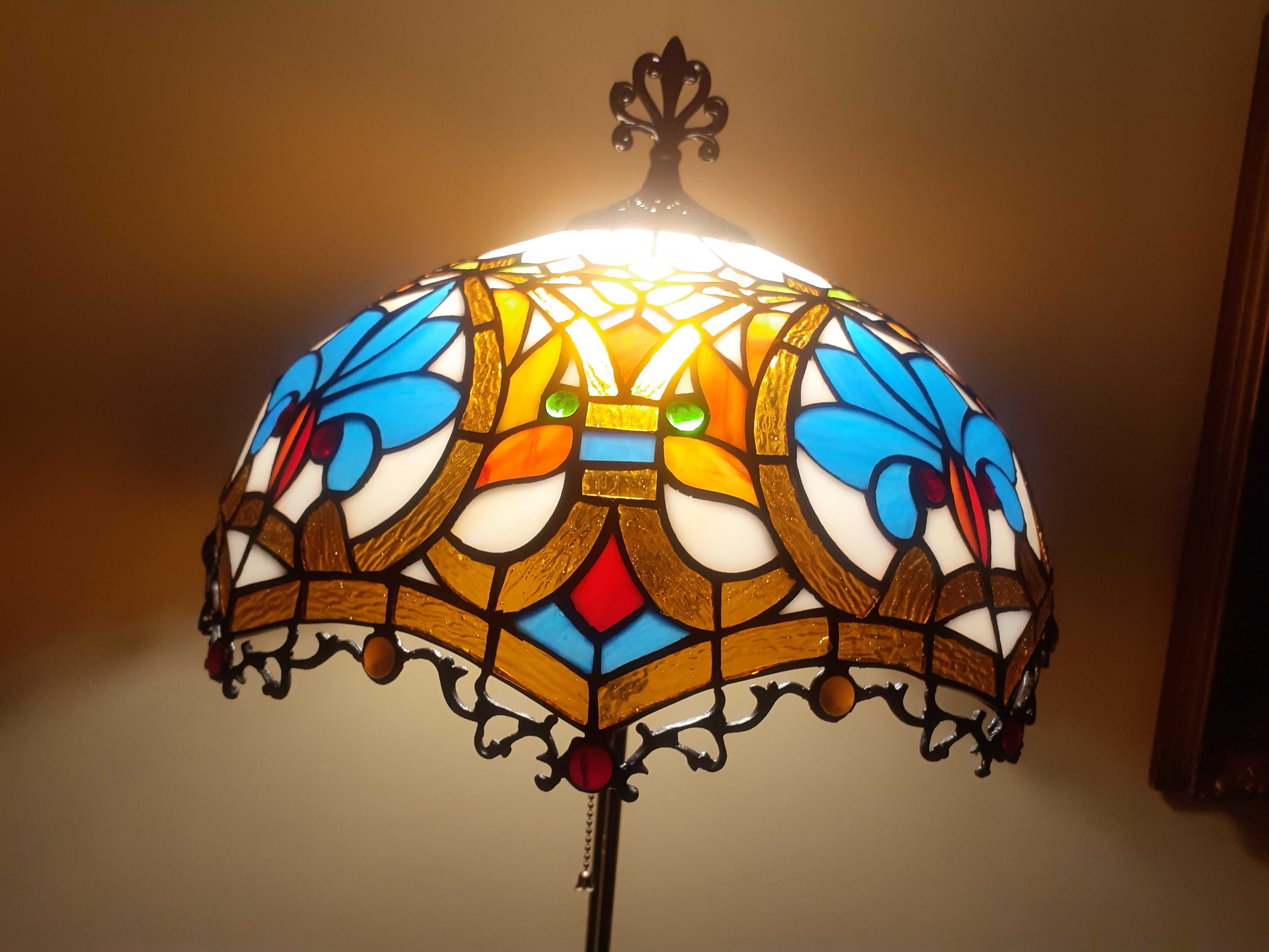 Zabytkowa mosiężna lampa witraż