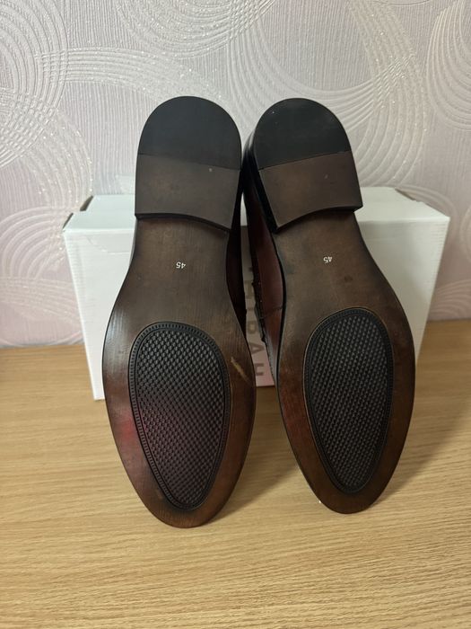Продам нові чоловічі шкіряні темно-коричневі туфлі