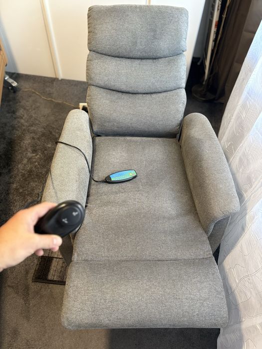 Fotel z funkcją relaksu i masażu szary EXOLI