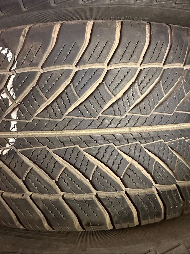 Зимняя резина Goodyear 245/45/19