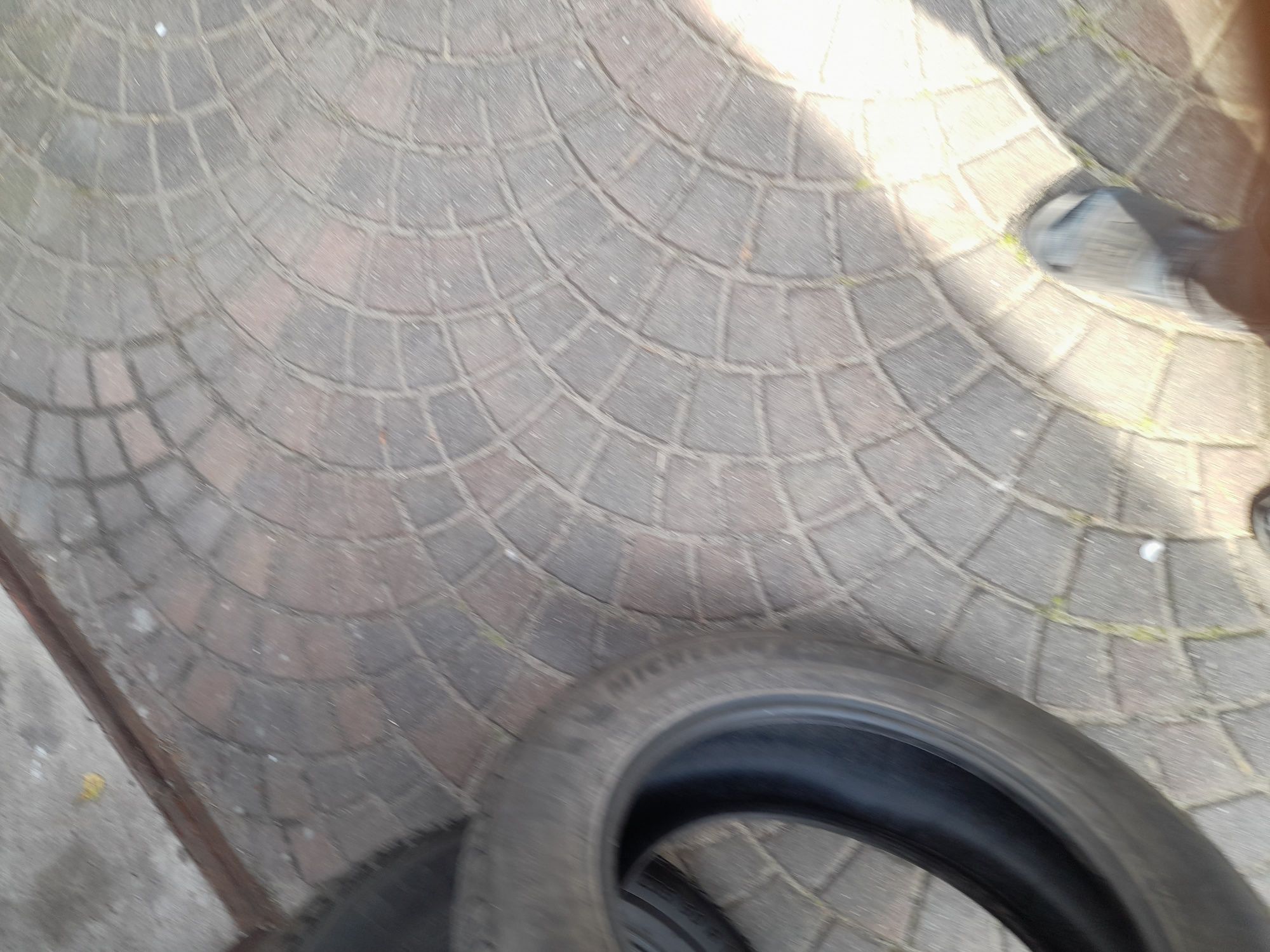 Opony zimowe Michelin 235 .60 .18