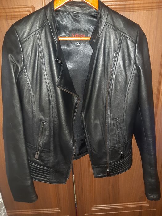 Жіноча шкіряна куртка