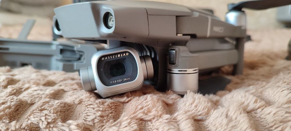 Квадрокоптер DJI Mavic 2 Pro − дрон з 20 Мп камерою, GPS, БК двигуни,