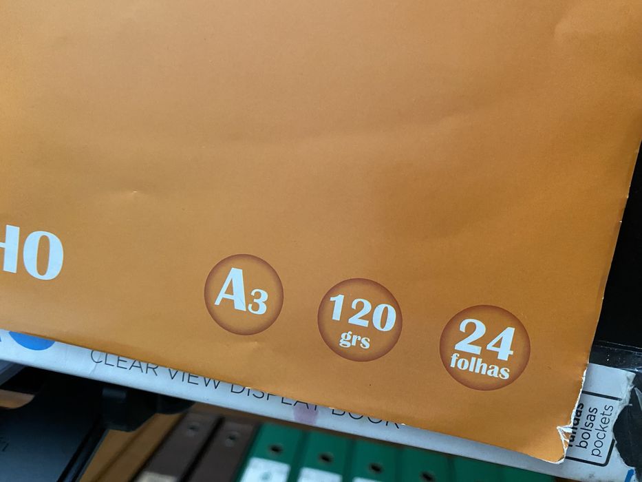 Pastas e Mala para trabalhos A3 e pinceis novos