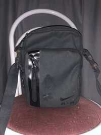 bolsa da nike tech