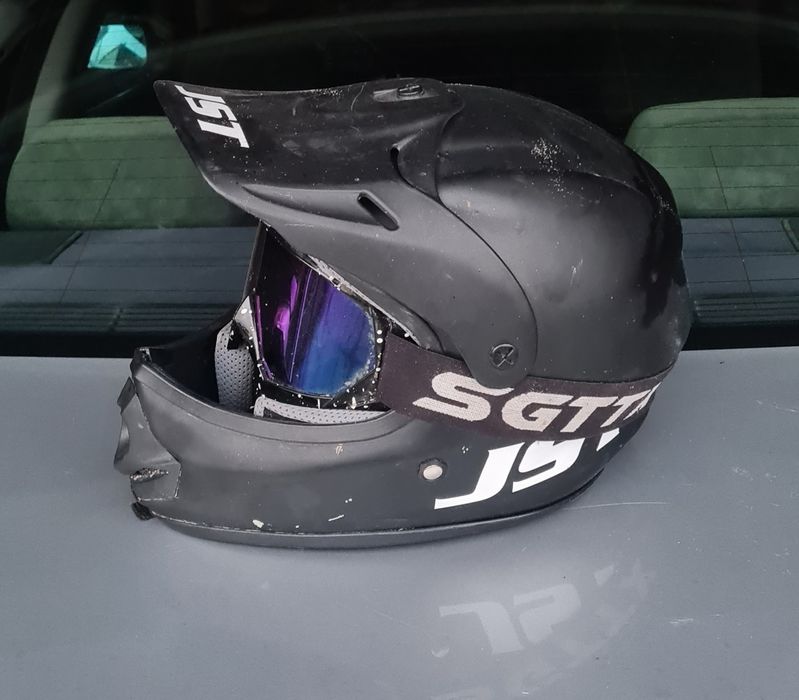 Dwa kaski enduro cross