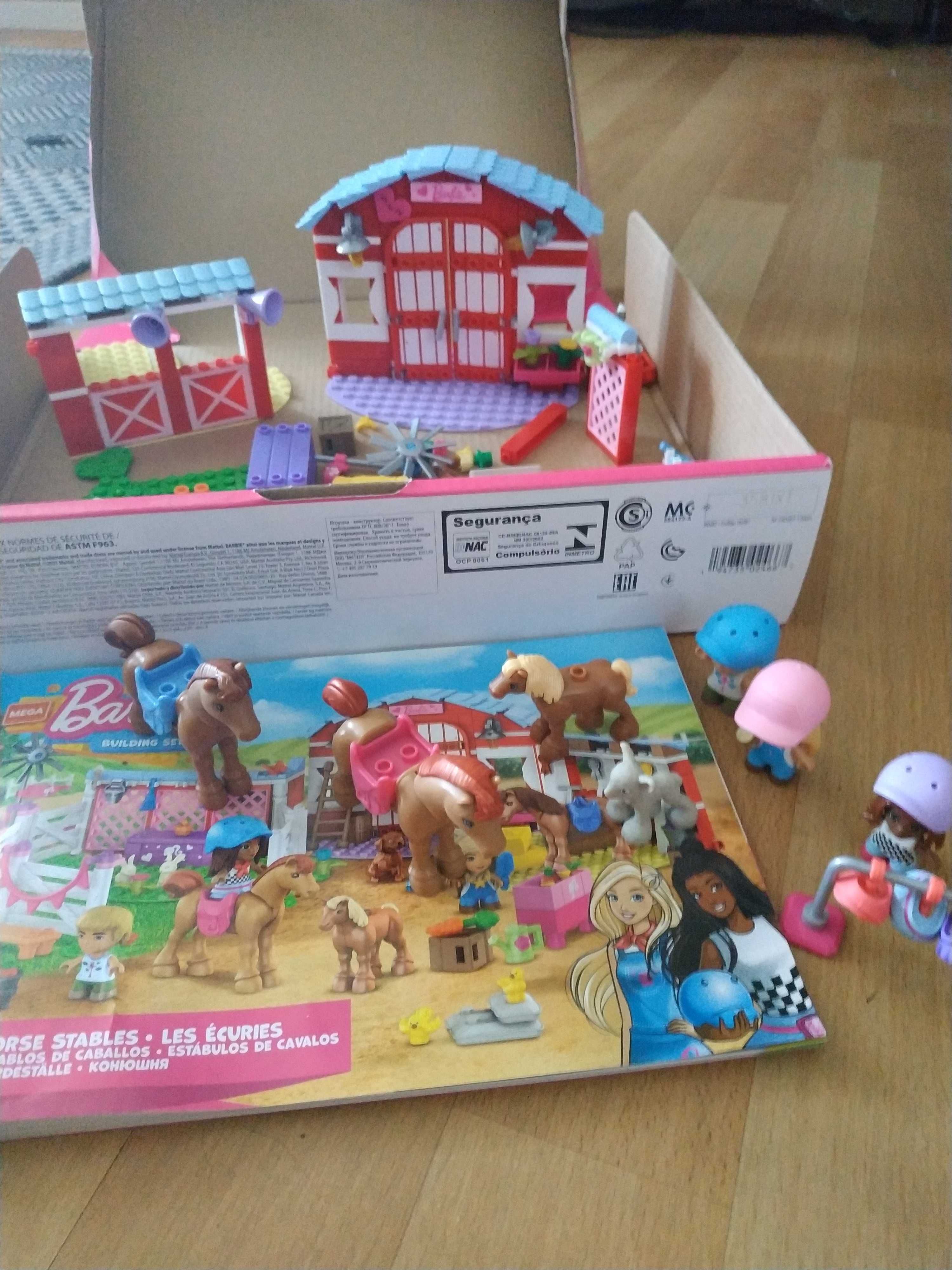 HDJ87 Stajnia Barbie Mega  Bloks