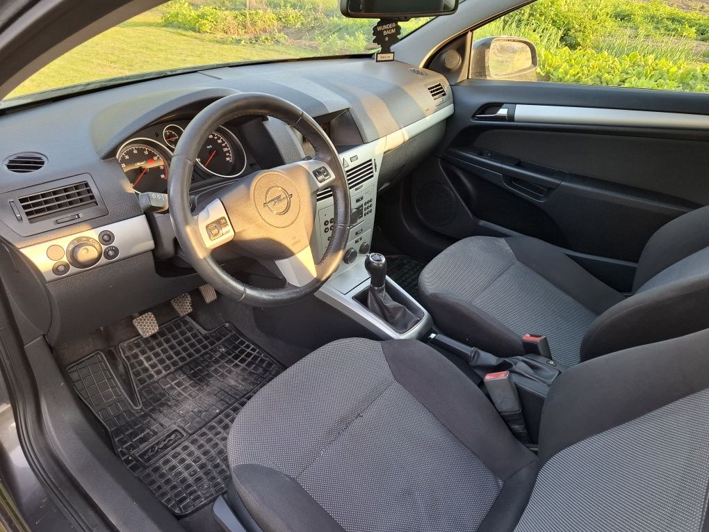 Opel Astra H GTC 1.6 , OPC Line