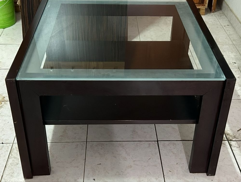 Mesa de centro de sala com vidro removivel