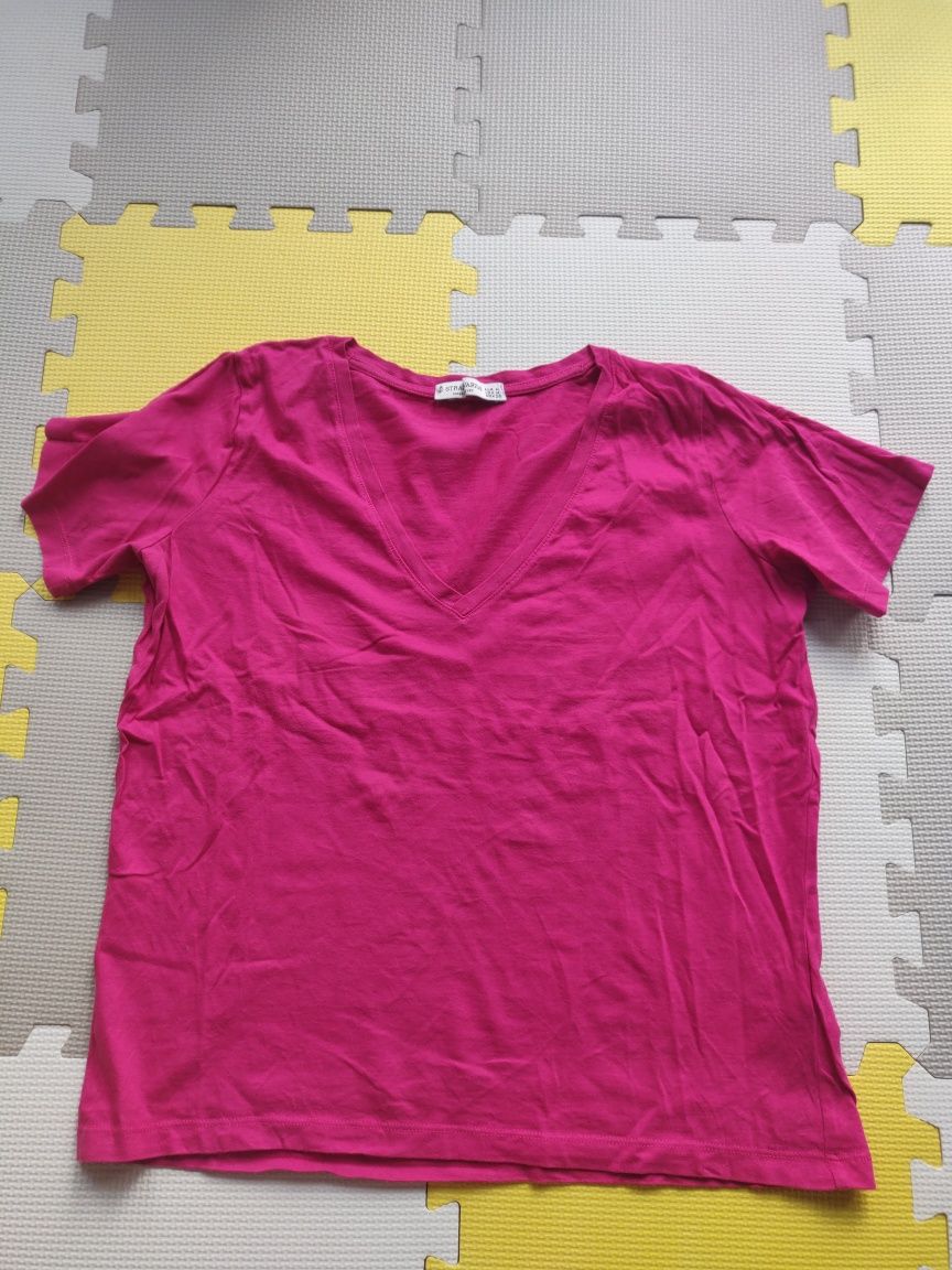 Różowy t-shirt w serek