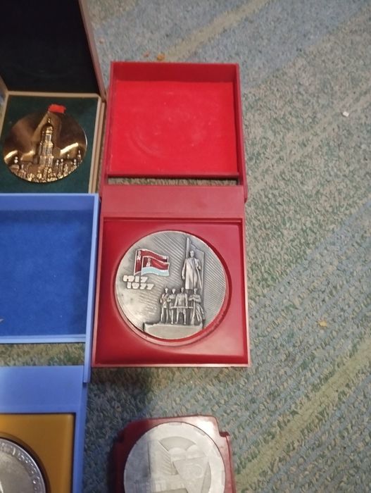 Продам настольние медали