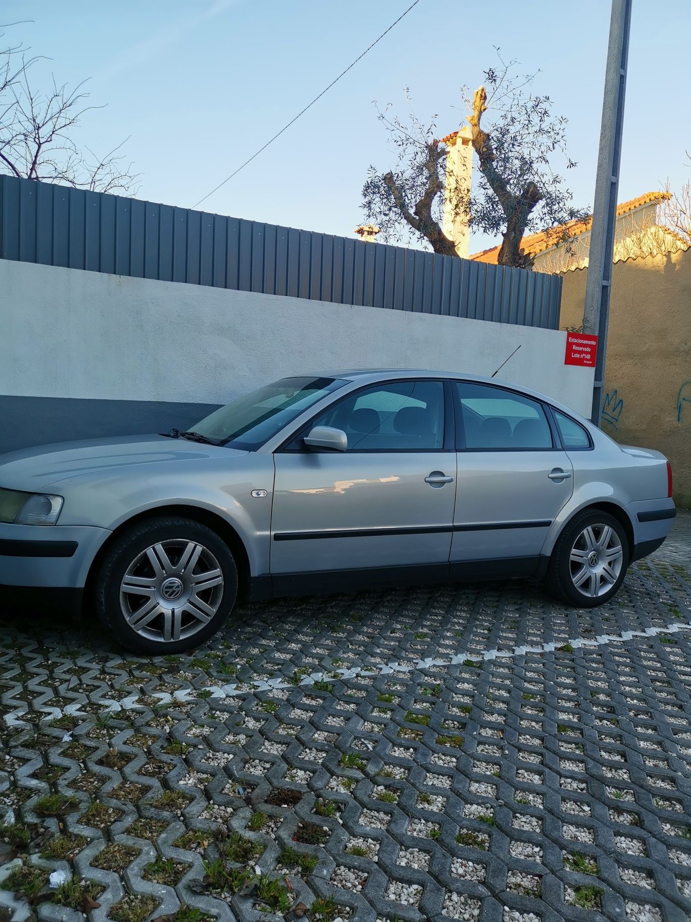 Vende se impecável