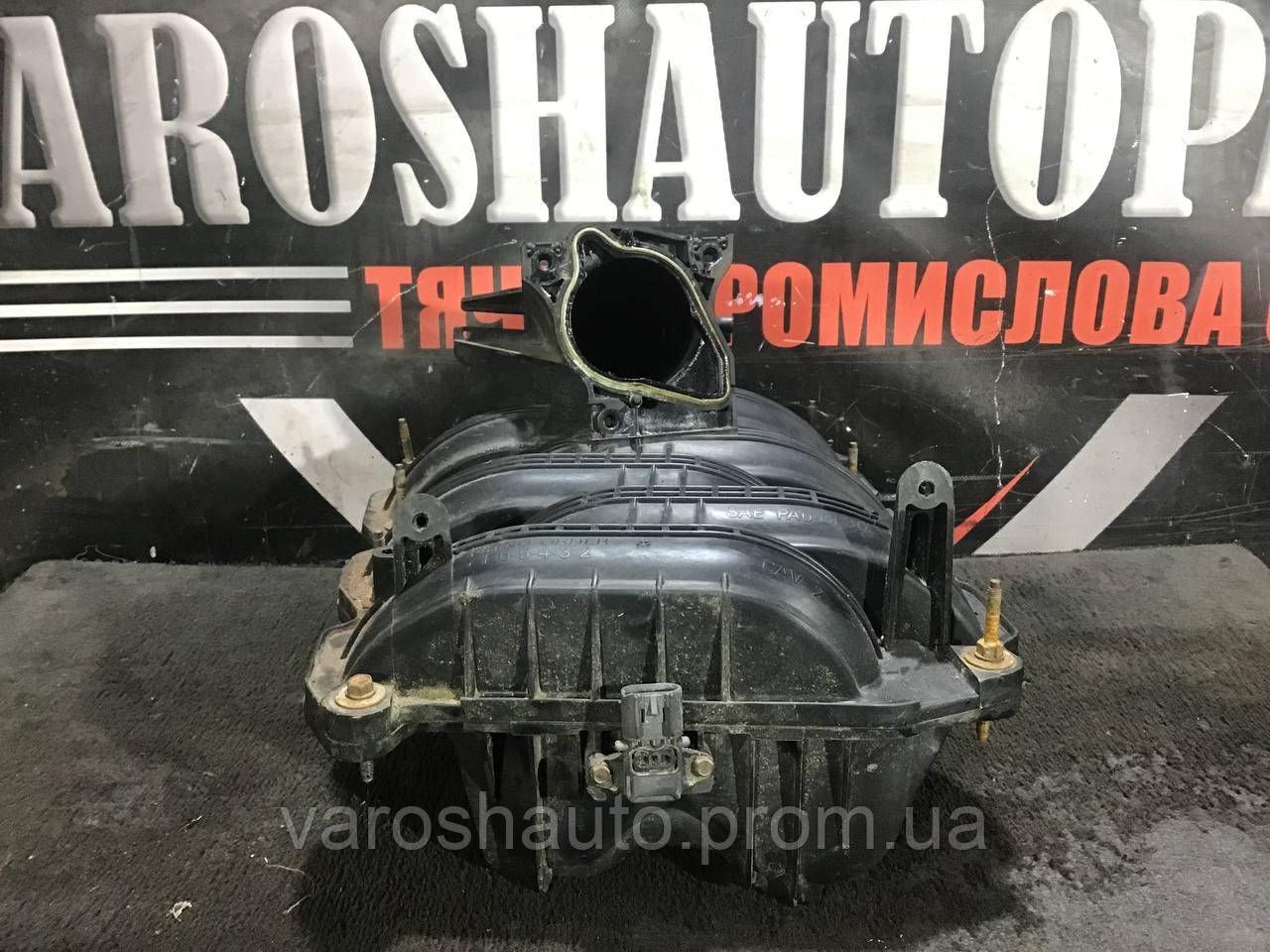 Впускний колектор Jeep Liberty 53032803AA