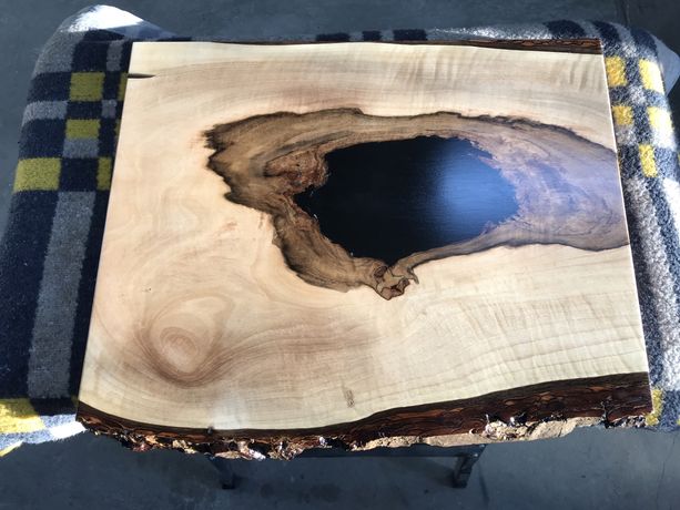 Blat drewniany z żywicą