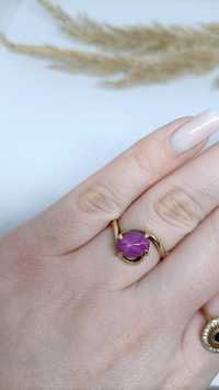 Piękny pierścionek z rubinem gwieździstym, złoto 417