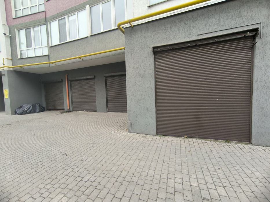 Продам шикарний , просторий гараж в ЖК "Львівський" , південно-захід