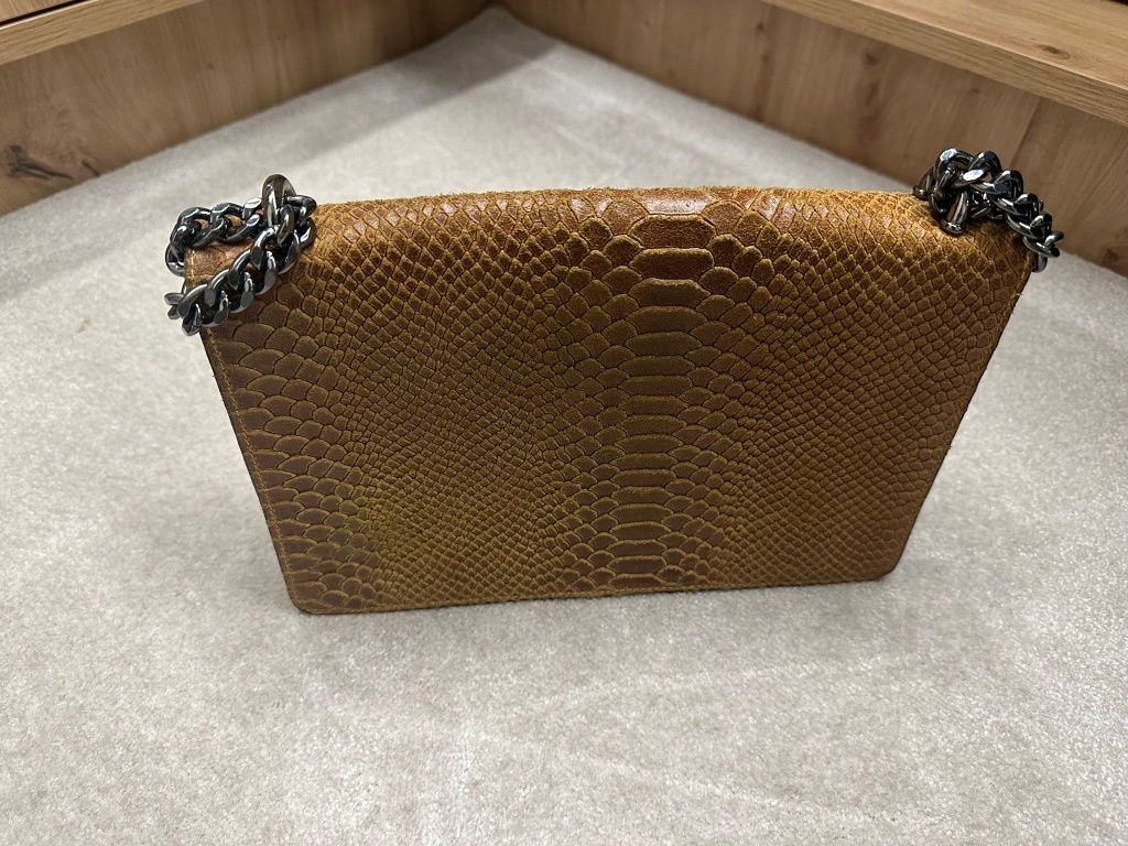 Bolsa em pele para senhora
