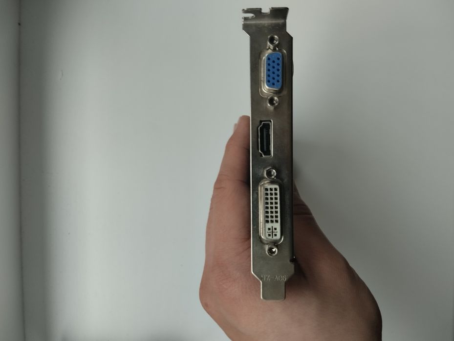 Продам відеокарту g210 1gb