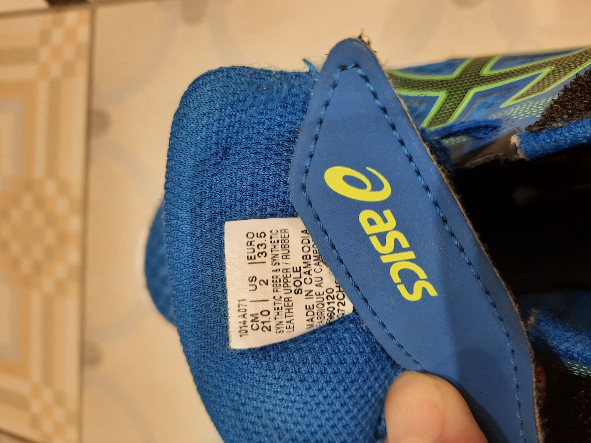 Кросівки asics 33 р.