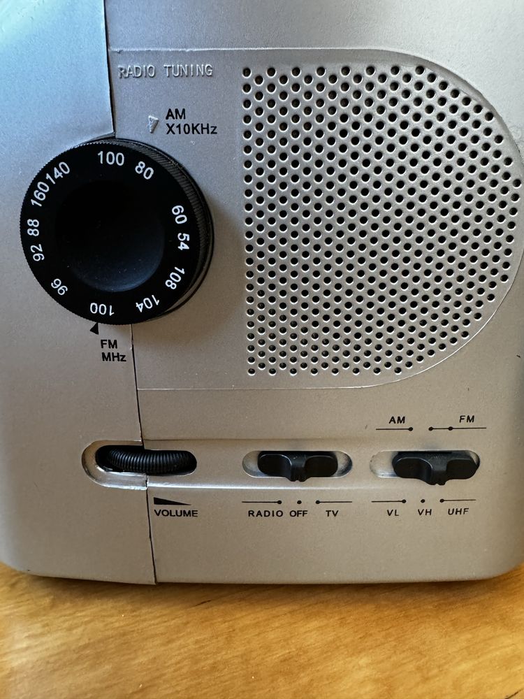 Mini televisao e radio portatil Denver