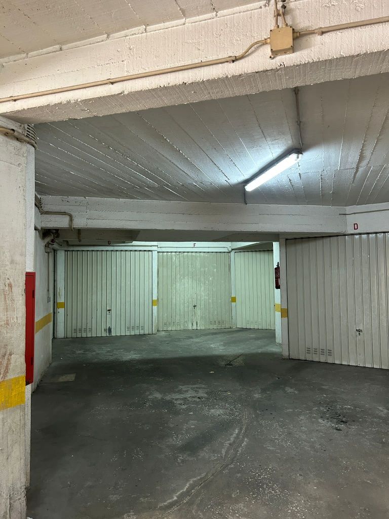 Vendo garagem na Brandoa