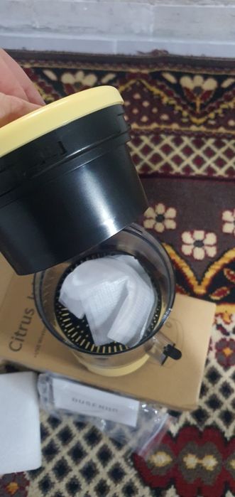 Продам Електрична соковижималка Dusenho