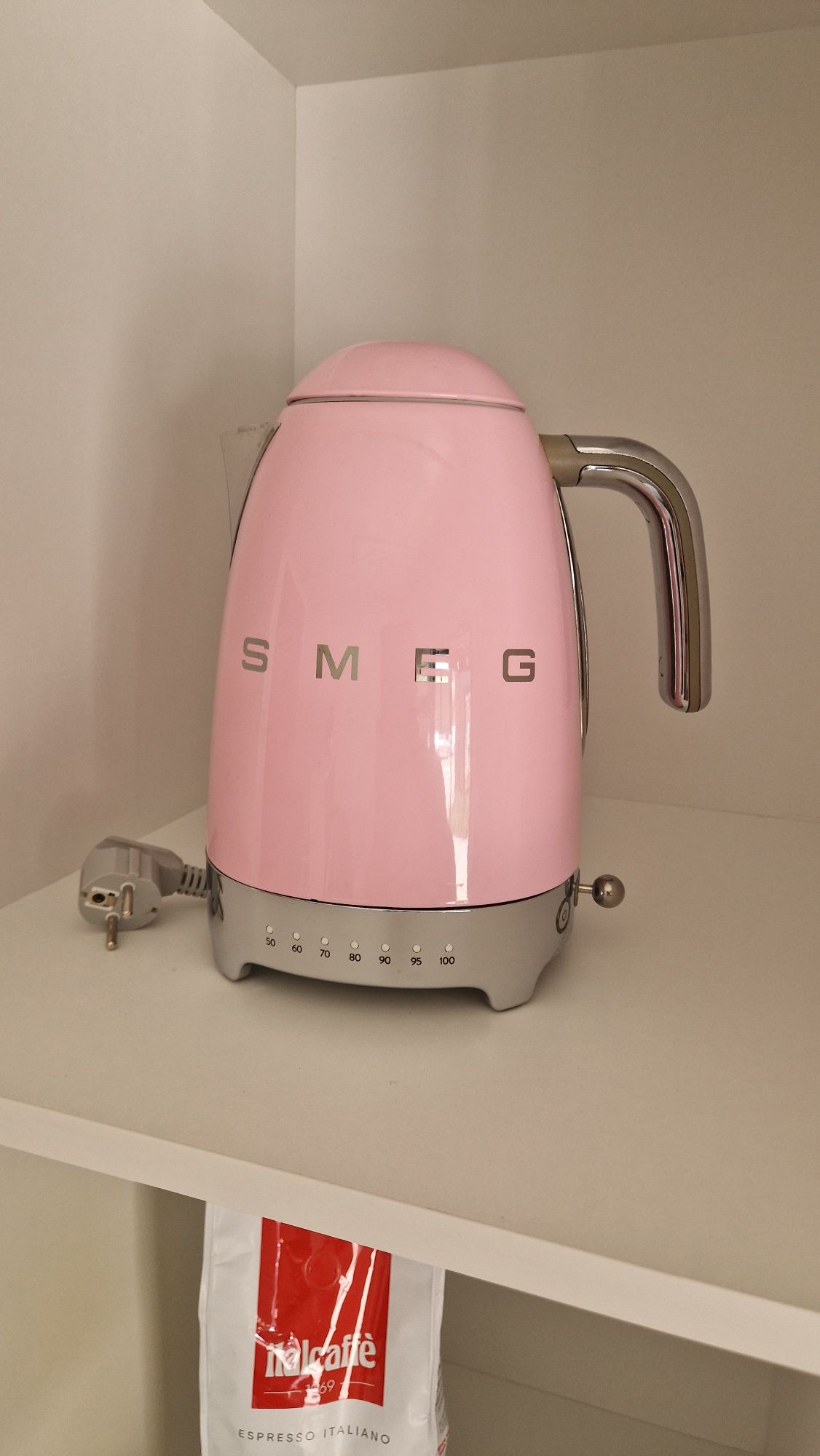 Czajnik Smeg stan bdb led 1.7L z regulacją temperatury.