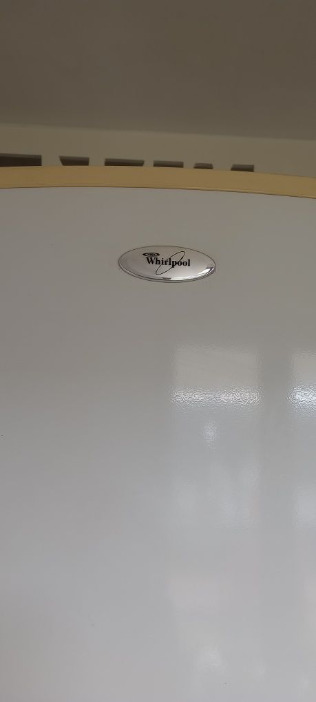 Lodówka duża firmy Whirlpool