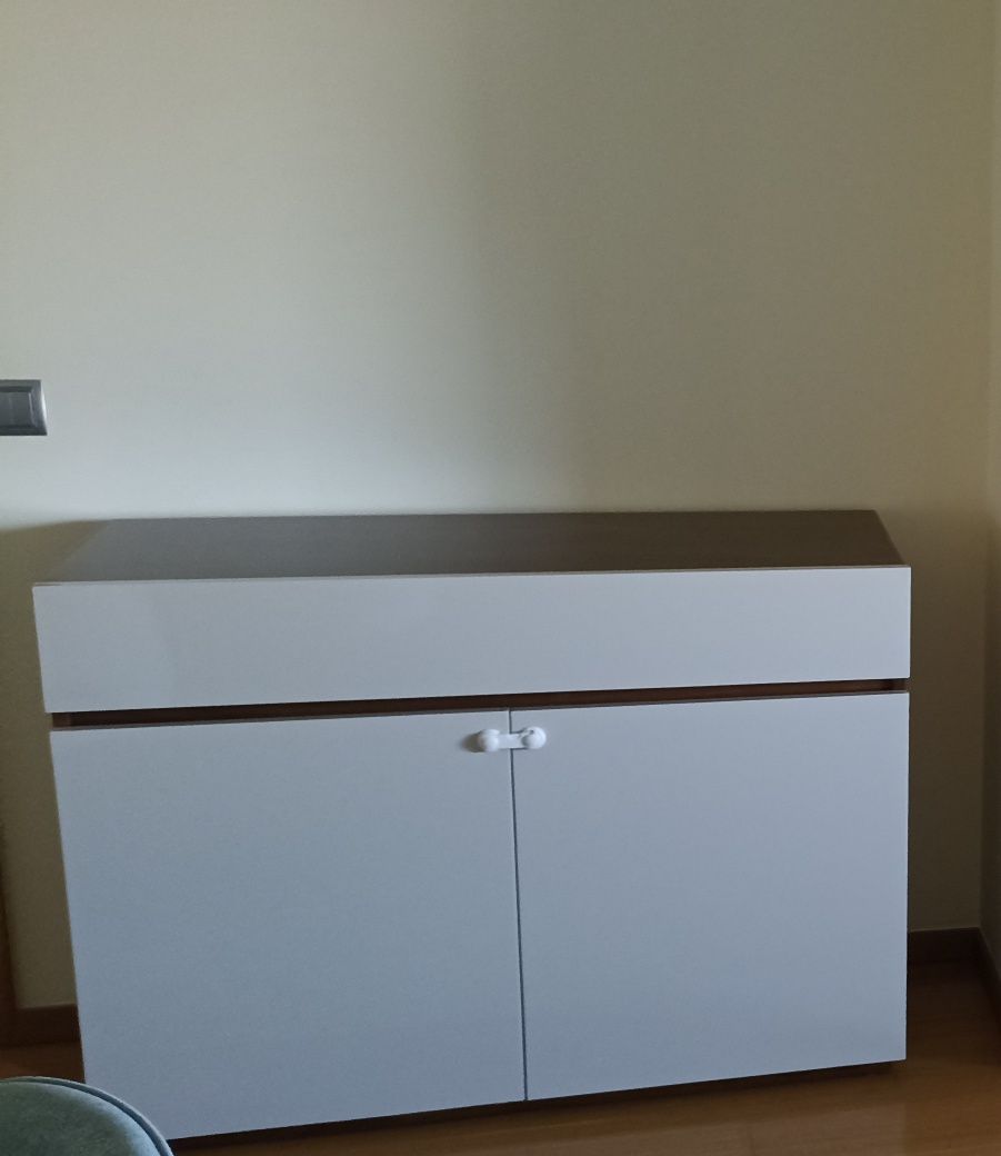 Móveis da sala jantar e de estar
