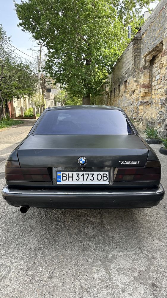 Продам BMW e32 735i газ бензин