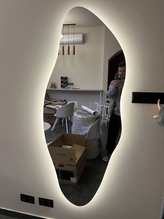 Дзеркало з підсвіткою