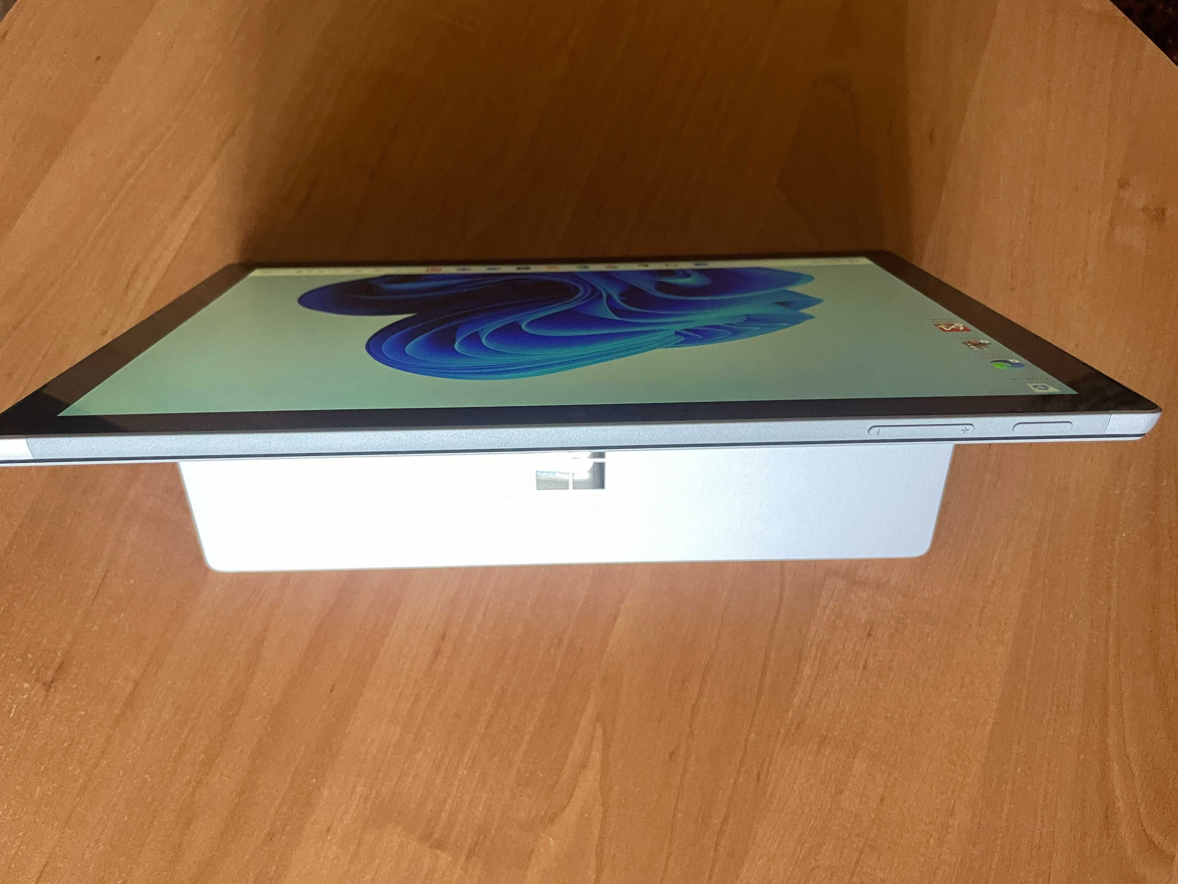 Microsoft Surface Pro 7. Windows 11 pro/ i5/8gb/ssd 128. Батарея 100%.